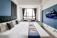 Blue Studio at Apartment Collins Boulevard By Travelio