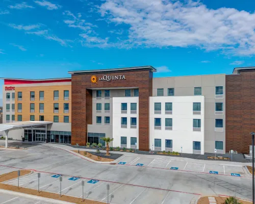 La Quinta Inn & Suites by Wyndham Eagle Pass Hotels in Eagle Pass