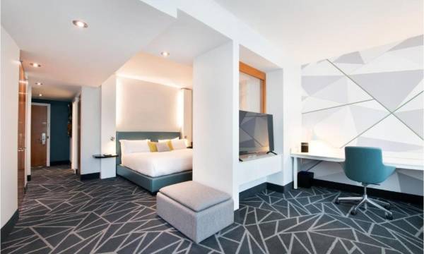 Warwick Le Crystal Montreal