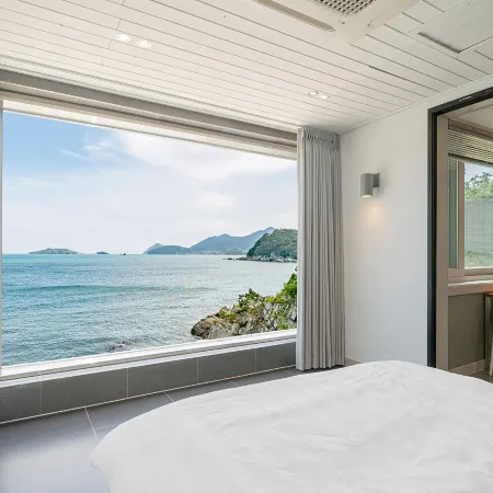 Geoje The Ban House Отели рядом с достопримечательностью «Тематический бамбуковый парк «Мэнджонджук»»