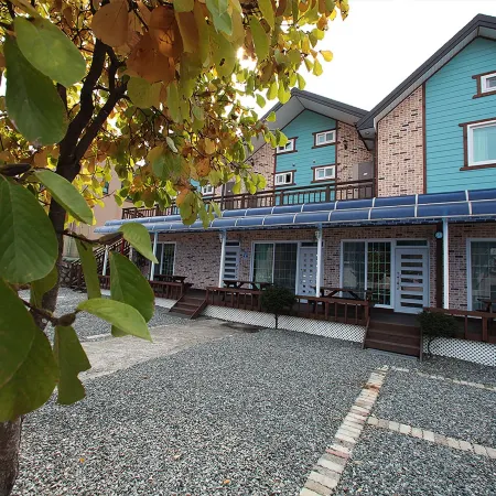 Jecheon Yeongbong Pension Отели рядом с достопримечательностью «Храм Токчуса»