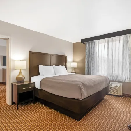 Quality Inn & Suites Chattanooga-East Ridge