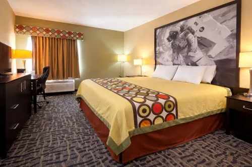 Super 8 by Wyndham Pasadena