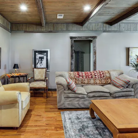 Gassville Group Getaway! Dog-Friendly Home + Yard