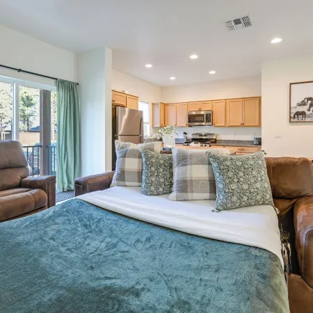 2 Mi to Dtwn Flagstaff: Home w/ Balcony!