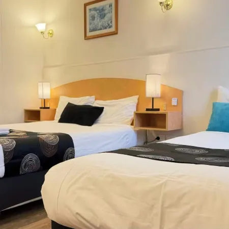 Parkville Motel