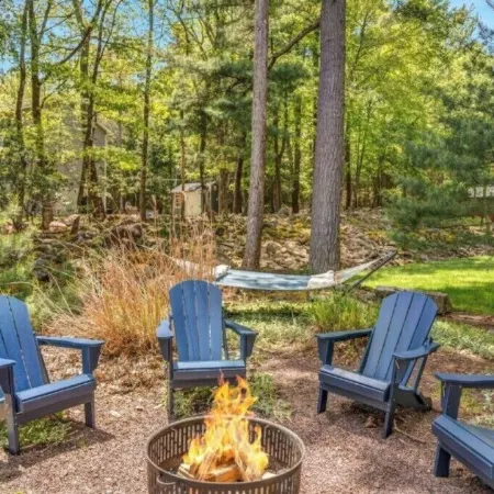 Mins to Skiing! Hot Tub-Fire Pit-Hammock-BBQ-Games