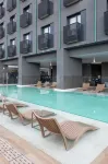 Hotel101 Madrid - مسبح