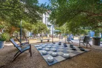 High Speed WiFi 1-Bed Apartment at Frisco, Equipped Gym, Pool, AC, Work Space.