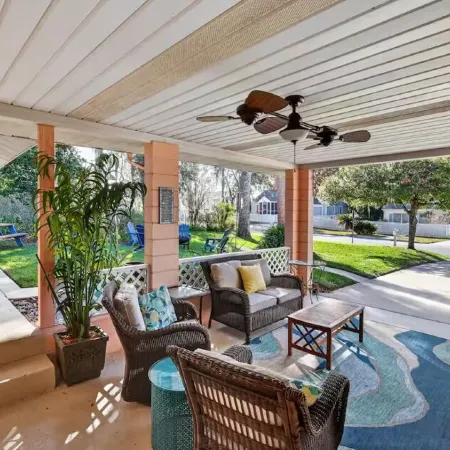 10 Min Walk to DT! Fire Pit-Pet Friendly! A True DT Retreat!