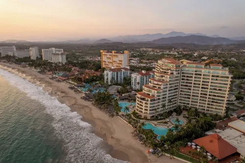 10th Floor Beachfront Luxury Condo Bayview Grand