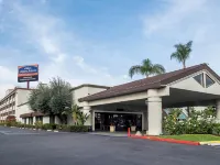 Howard Johnson by Wyndham Fullerton/Anaheim Conference Cntr Ξενοδοχεία στην πόλη Fullerton
