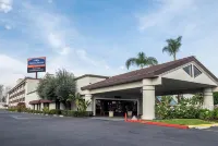 Howard Johnson by Wyndham Fullerton/Anaheim Conference Cntr