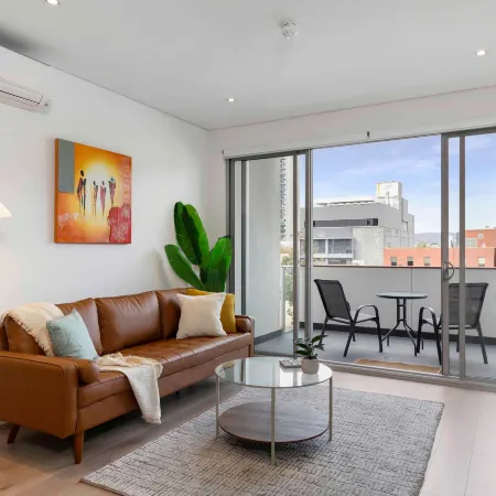 Freya & Frew - Balcony Apartment Near Central Market