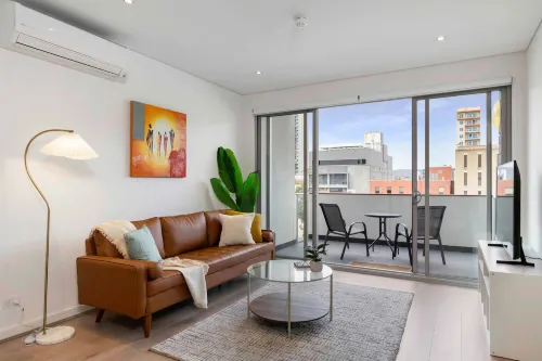 Freya & Frew - Balcony Apartment Near Central Market - 2 stelle