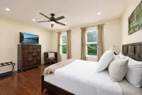 Luxury Private Waterfront Home-Paddle Boards-Kayaks-Hot Tub-Sauna-Mountain Views