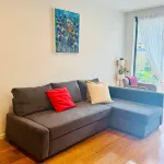 Charming Guest Room Near MacArthur Station in Lyneham