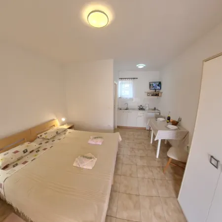 Cozy and practical studio in Šćavonija Отели в г. Мурине