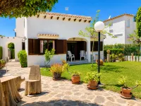 House with Garden & Beach - 3-Star