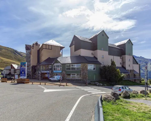 Central Renovated Stay for Four Hotels in Germ