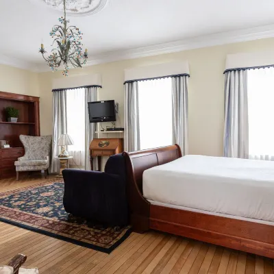 Hotel Champlain Hotels near Morrin Centre