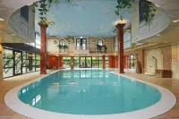 Fletcher Wellness-Hotel De Hunzebergen - piscina