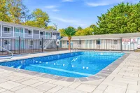 Dennis Port Surf Club - Pools