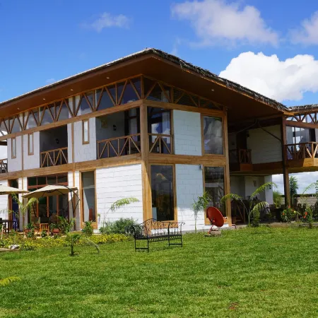 Moyoni Africa Lodge & Tours