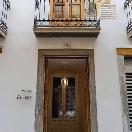Apartamentos Luna Suites Palacio Almagra
