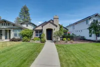 Bend Home: Office, Garage, Parks, Seasonal Pool! - Homestays