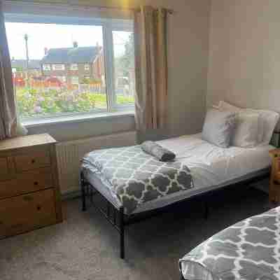 Comfortable 3 Bedroom House-ng5,Sleeps 5 Rooms
