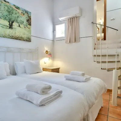 La Morada Mas Hermosa Hotels near Ochoa Clinic