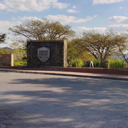 Tranquil 2-Bedroom Apartment in Jackal Creek Golf Estate