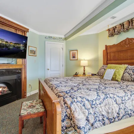 The Cypress Inn Bed & Breakfast