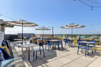 Best Western Plus Executive Residency Rigbys Water World Hotel - bar