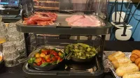 阿瑪德斯飯店 - 早餐