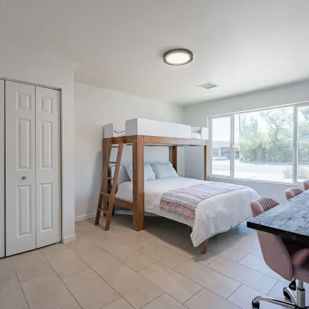 4 Br Tempe Retreat Pool Putt Putt Pool Table