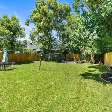 Pet-Friendly Cottage, Walk to Downtown Entertainment & Parades!