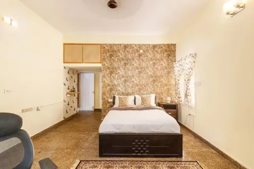 Cedar Wood Villa by RedOlive 3BHK Nr Indiranagar - Виллы