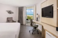 Marriott Stanton South Beach - Infinity Pools