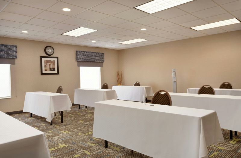 Hampton Inn St. Louis-Columbia photo 4