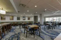 Fairfield Inn & Suites Hutchinson - breakfast