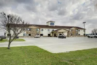 Cobblestone Inn & Suites - Fort Dodge - parking