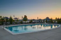 Hotel Canandaigua, Tapestry Collection by Hilton - Pool