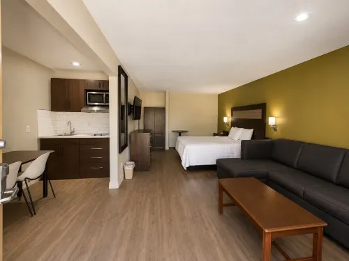 Stratford House Inn and Suites Temple - Motels