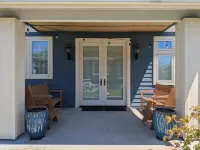 Luxurious newly constructed estate nestled in the quiet Talbot Hill neighborhood - 3 étoiles