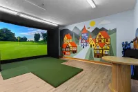 Helen Haus Golf Sim Hot Tub Theater Retreat - 4-Star