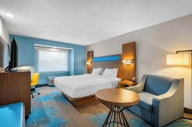 Days Inn & Suites by Wyndham Brandon Amphitheater