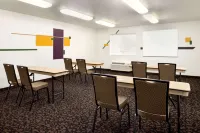 Travelodge by Wyndham Clinton Valley West Court Hotels in Clinton