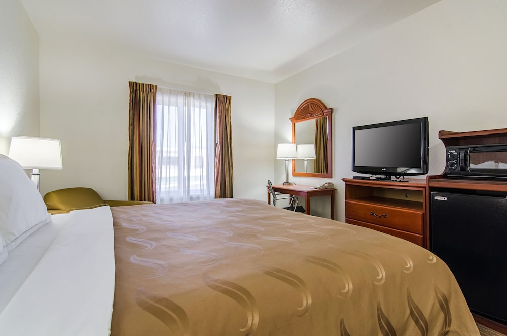 Quality Inn Junction City - Near Fort Riley